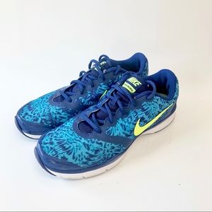 Nike cross training tennis shoes